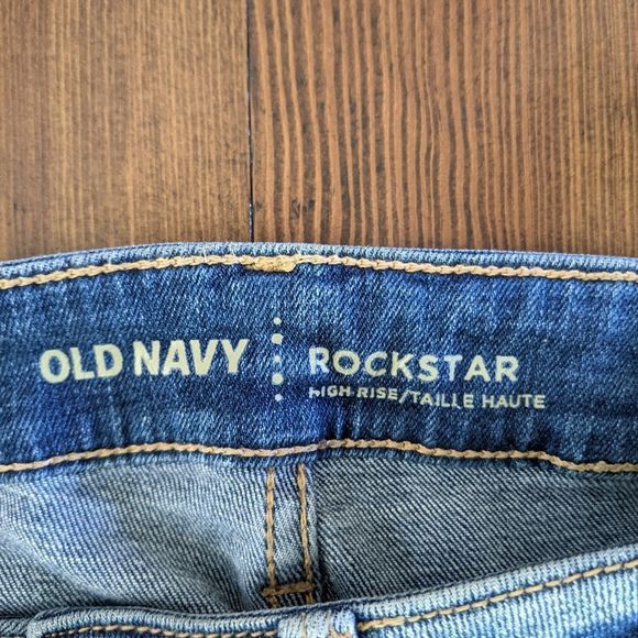 Old Navy High Rise Ripped Jeans - Picture 3 of 4